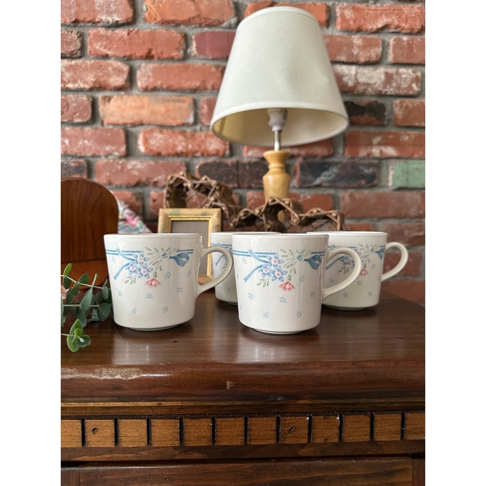 Set of 4 Vintage Corning USA Floral Coffee Mugs